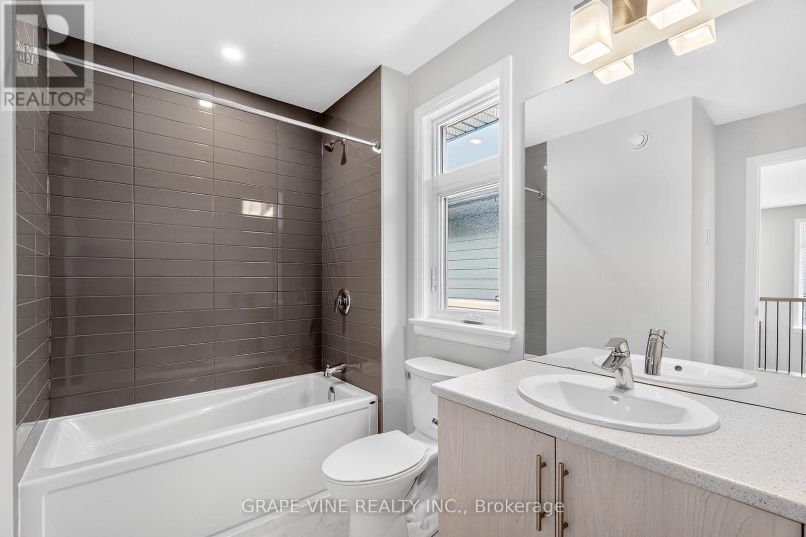 Photo 34 of 525 Pimiwidon Street, Ottawa ON
