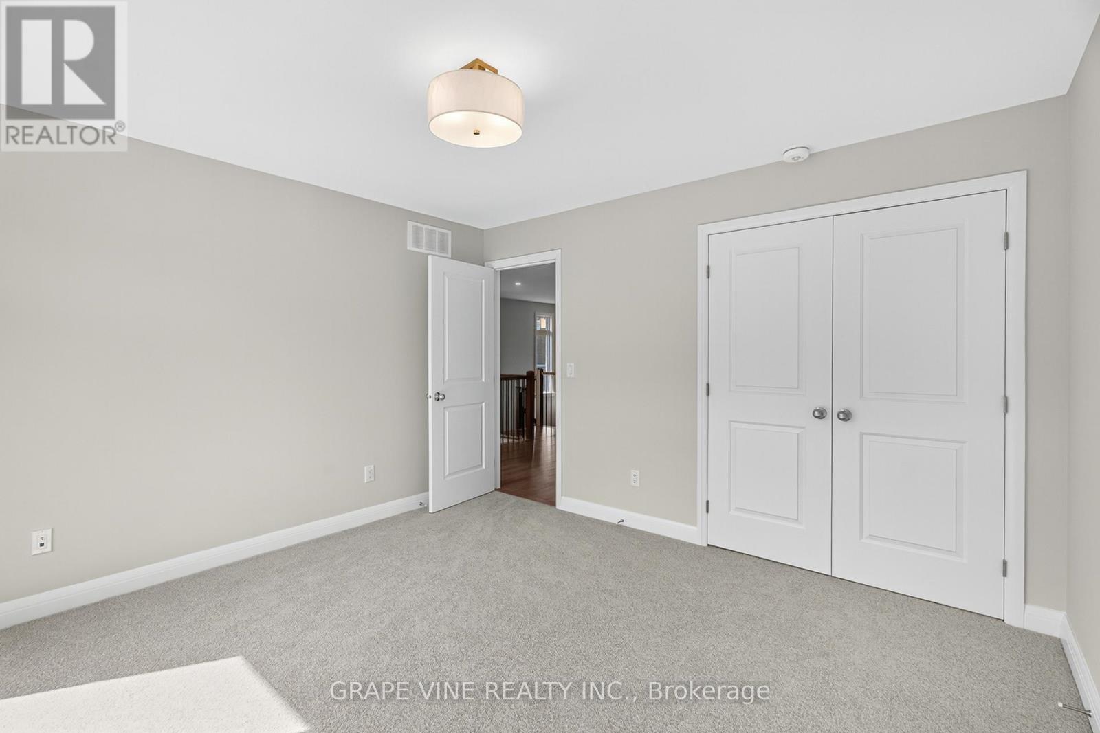 Photo 37 of 525 Pimiwidon Street, Ottawa ON