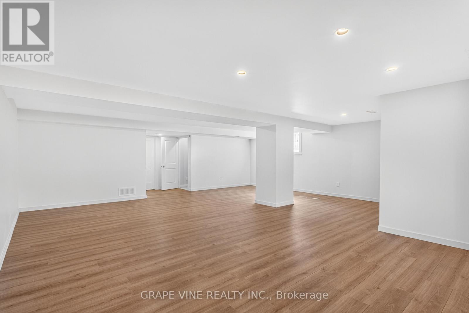 Photo 43 of 525 Pimiwidon Street, Ottawa ON