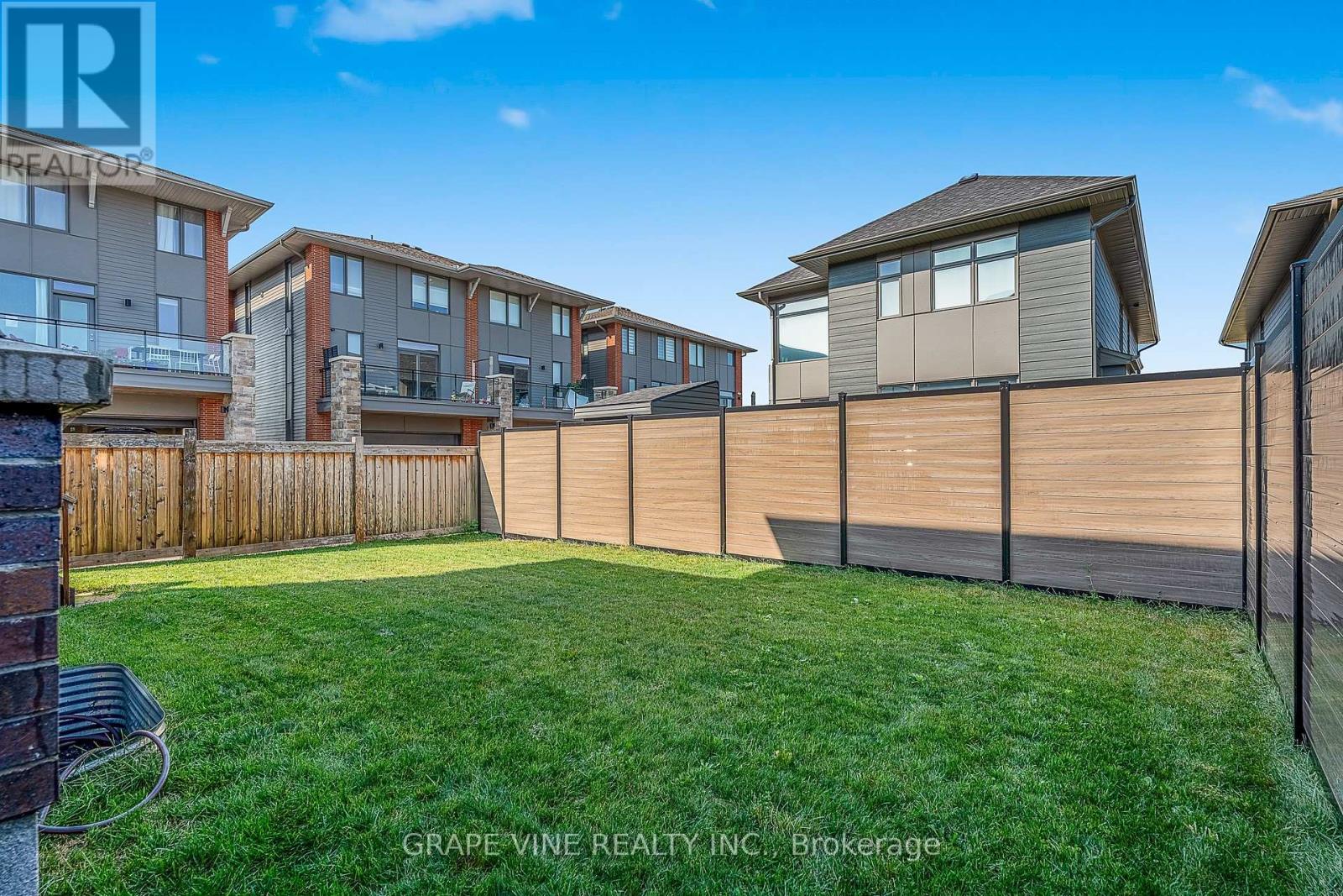 Photo 45 of 525 Pimiwidon Street, Ottawa ON