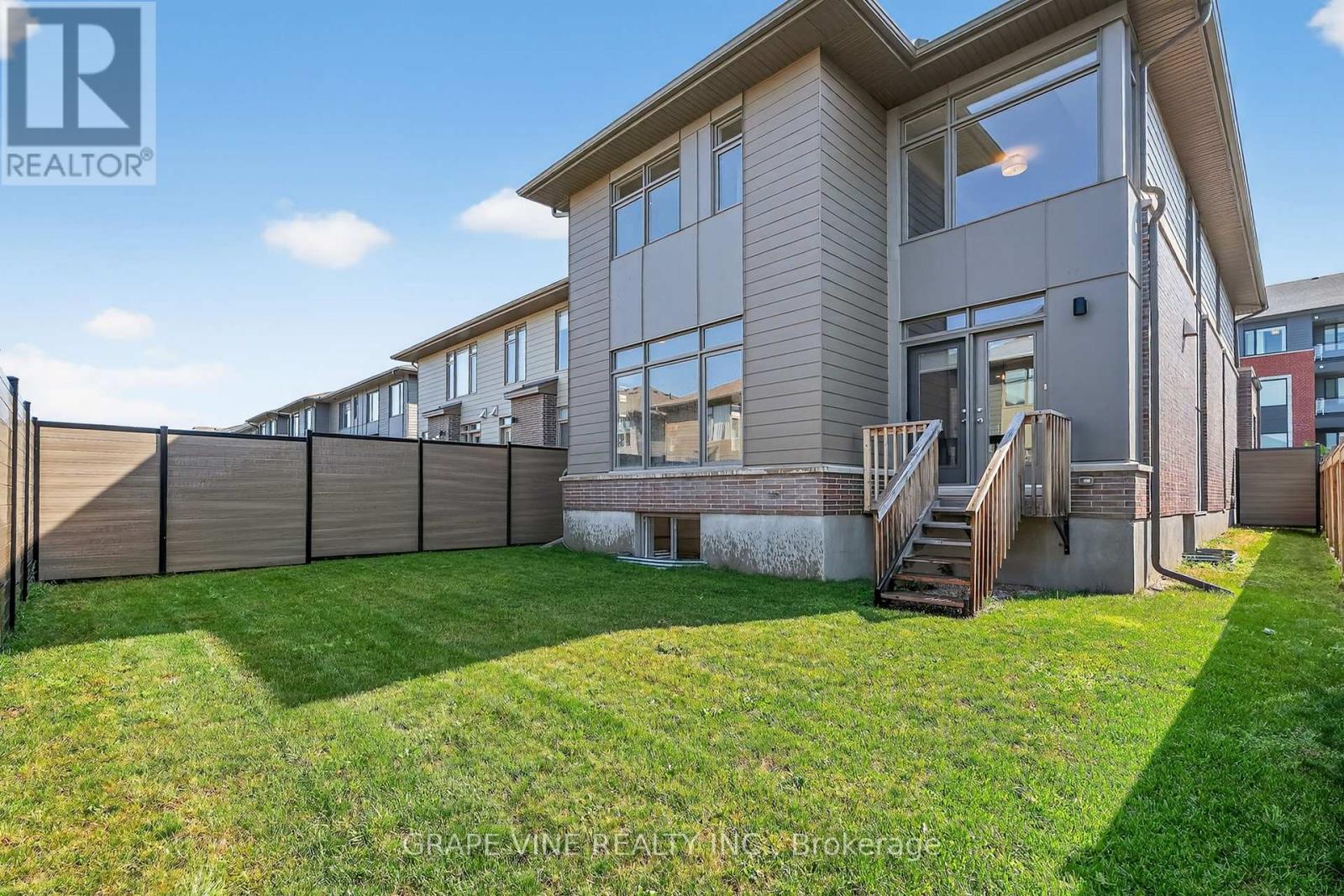 Photo 46 of 525 Pimiwidon Street, Ottawa ON