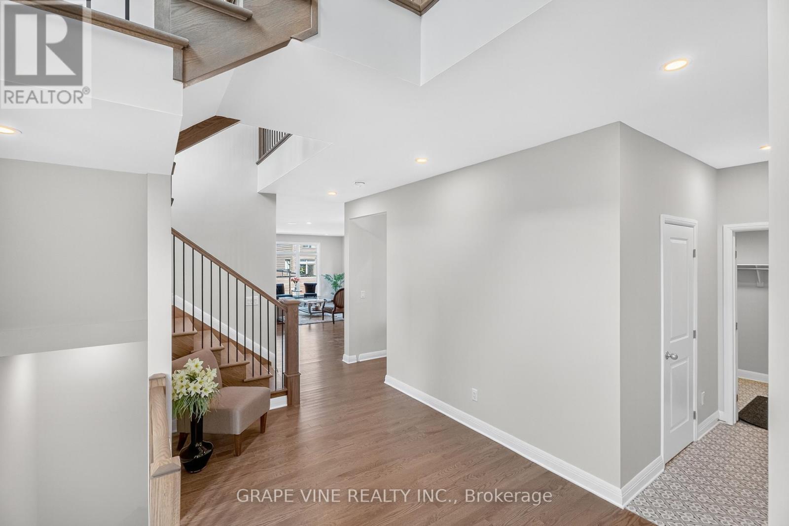 Photo 6 of 525 Pimiwidon Street, Ottawa ON