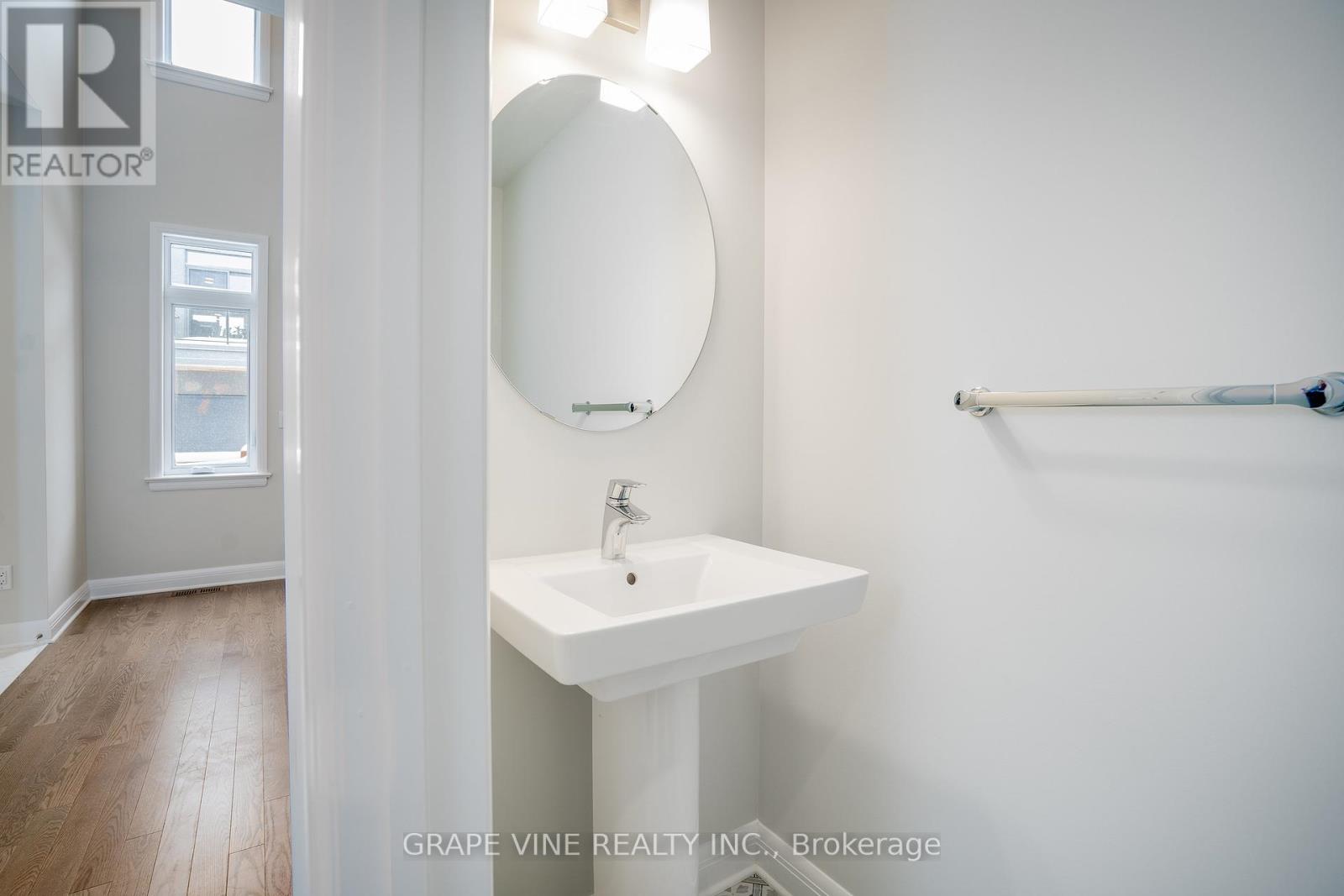 Photo 7 of 525 Pimiwidon Street, Ottawa ON