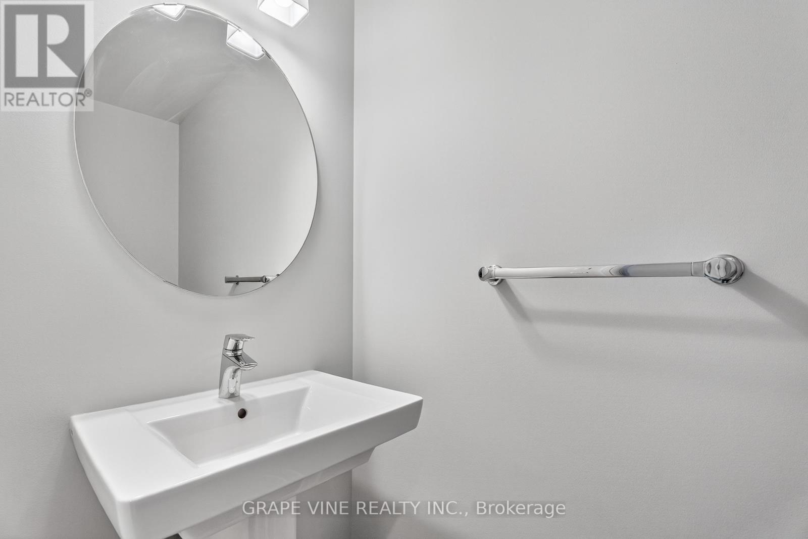 Photo 8 of 525 Pimiwidon Street, Ottawa ON