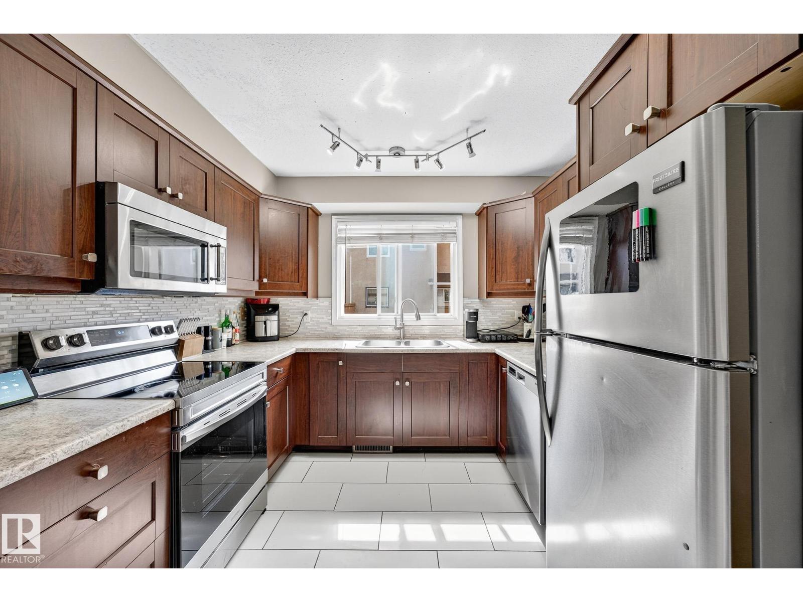 Photo 13 of 11005 162 A Av Nw, Edmonton AB