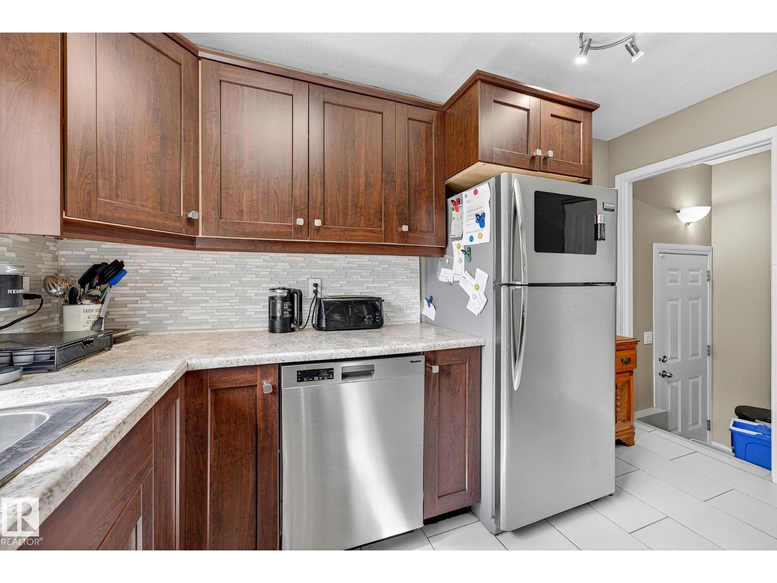 Photo 15 of 11005 162 A Av Nw, Edmonton AB