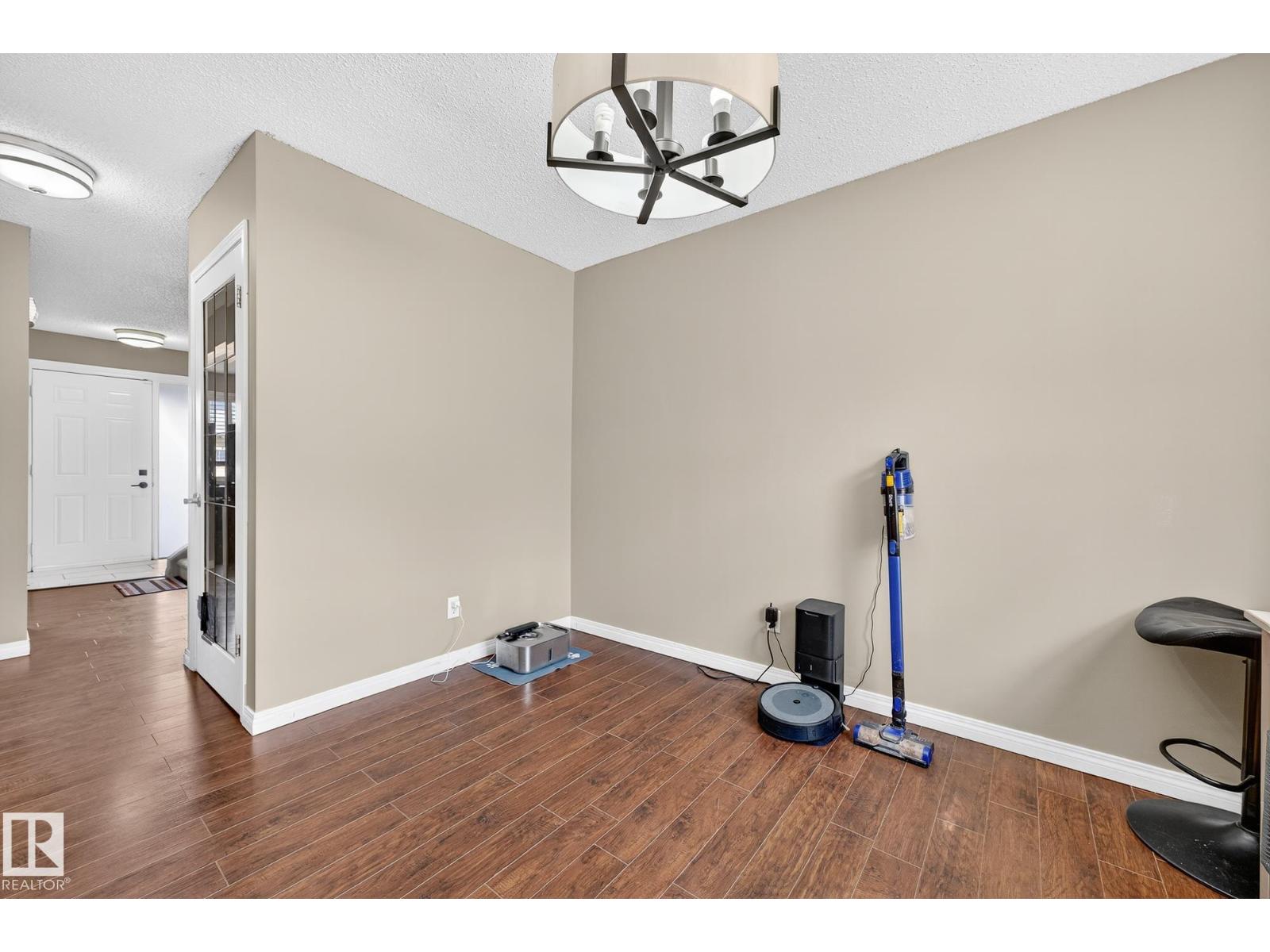 Photo 7 of 11005 162 A Av Nw, Edmonton AB