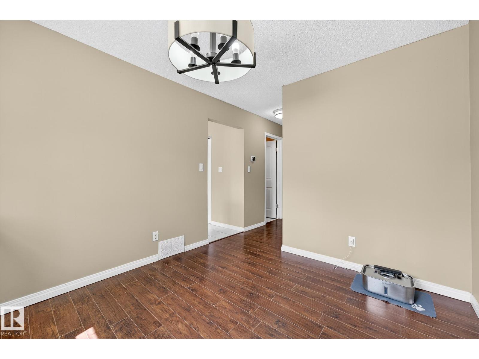 Photo 8 of 11005 162 A Av Nw, Edmonton AB