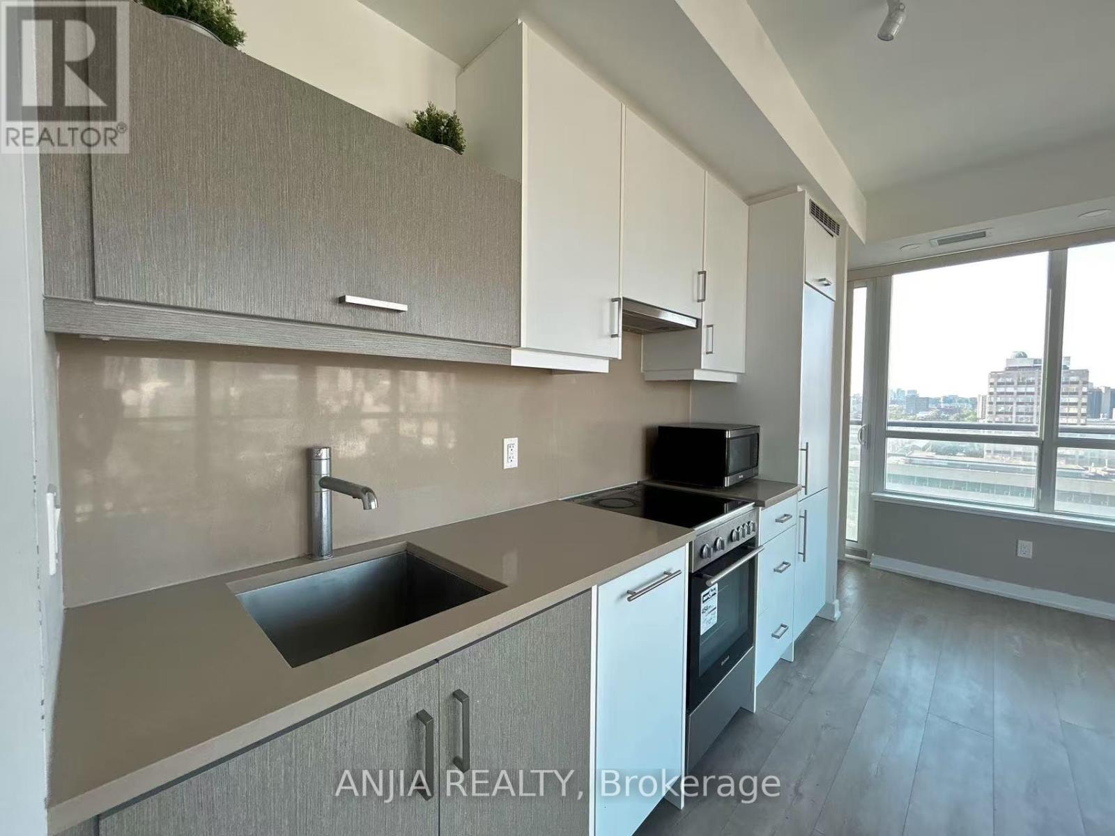 Photo 4 of Lph 07 181 Huron Street, Toronto ON