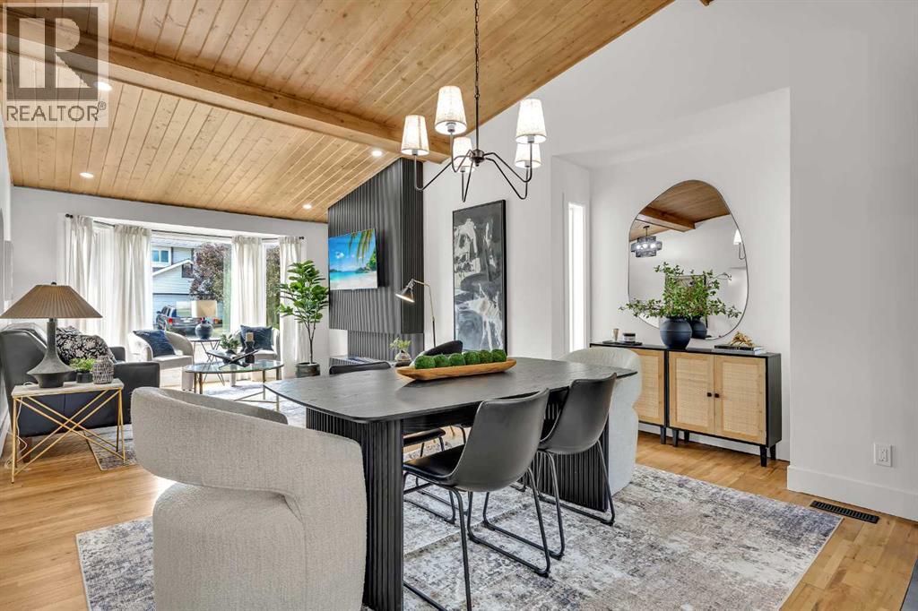 Single Family House for Sale in  Woodford Close SW Woodbine Calgary 