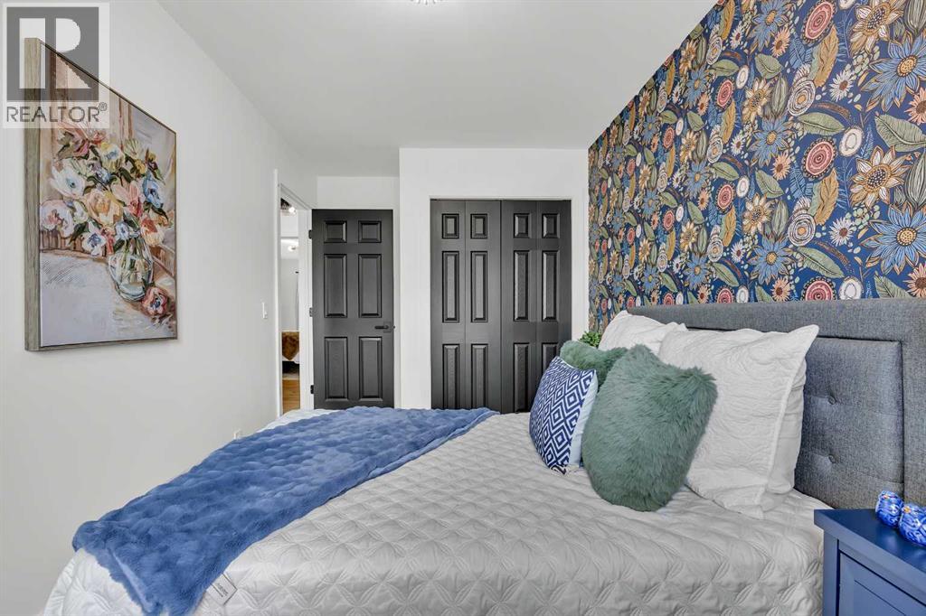 Single Family House for Sale in  Woodford Close SW Woodbine Calgary 