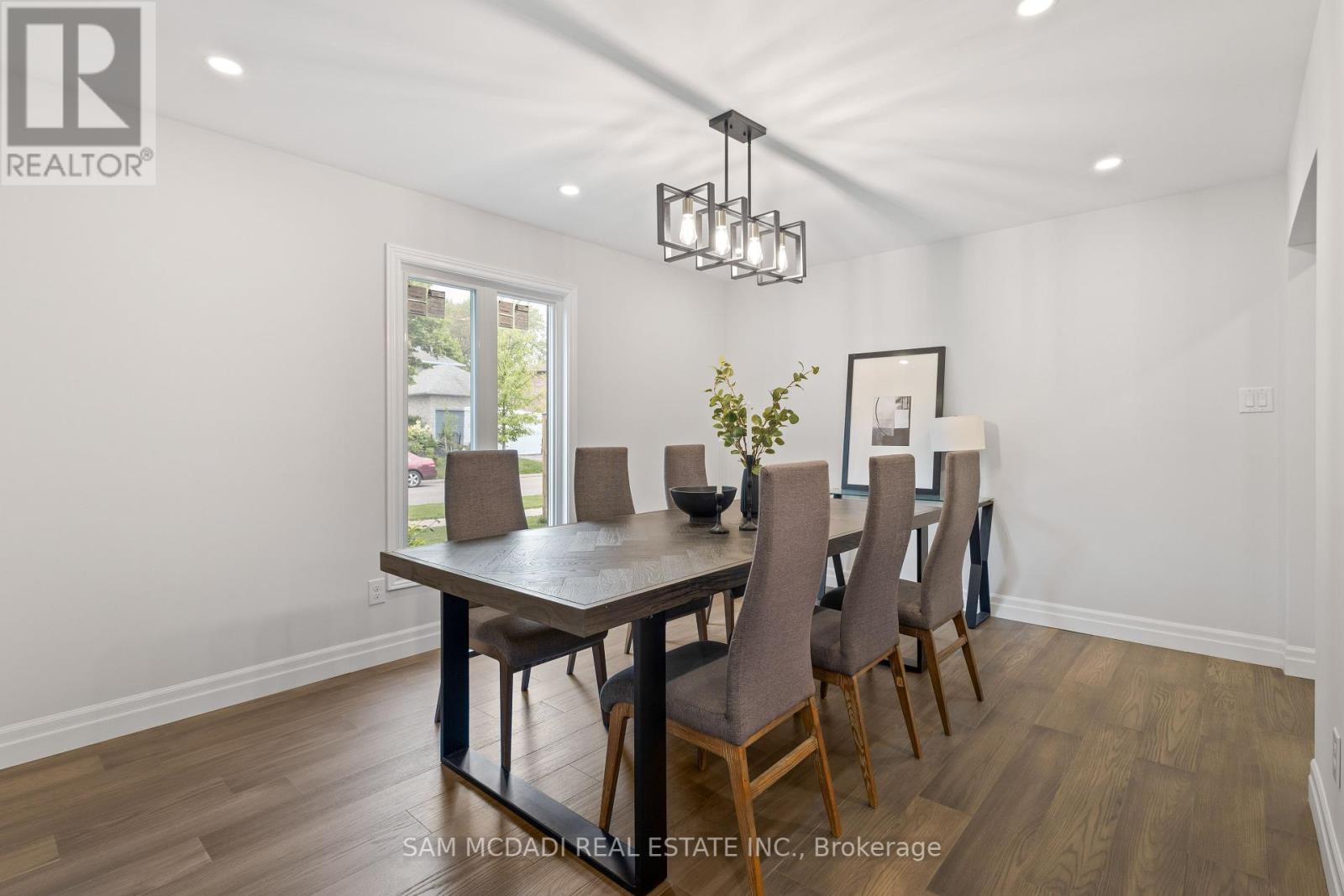 Photo 10 of 2535 Robin Drive, Mississauga ON