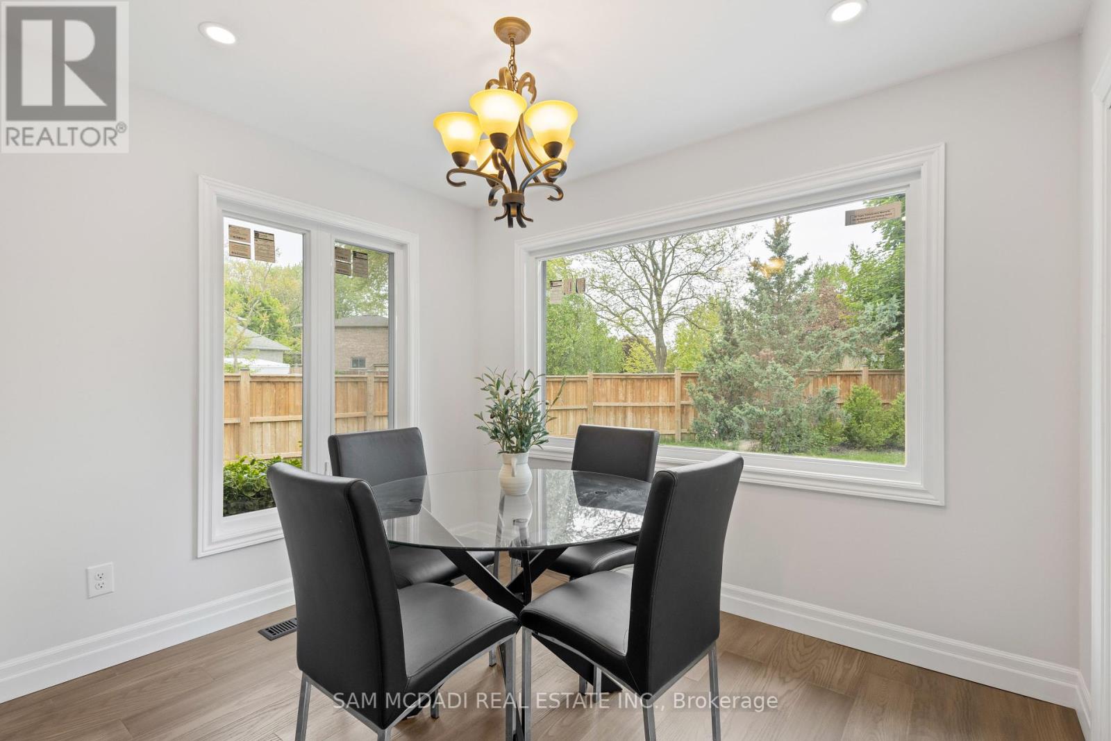 Photo 14 of 2535 Robin Drive, Mississauga ON