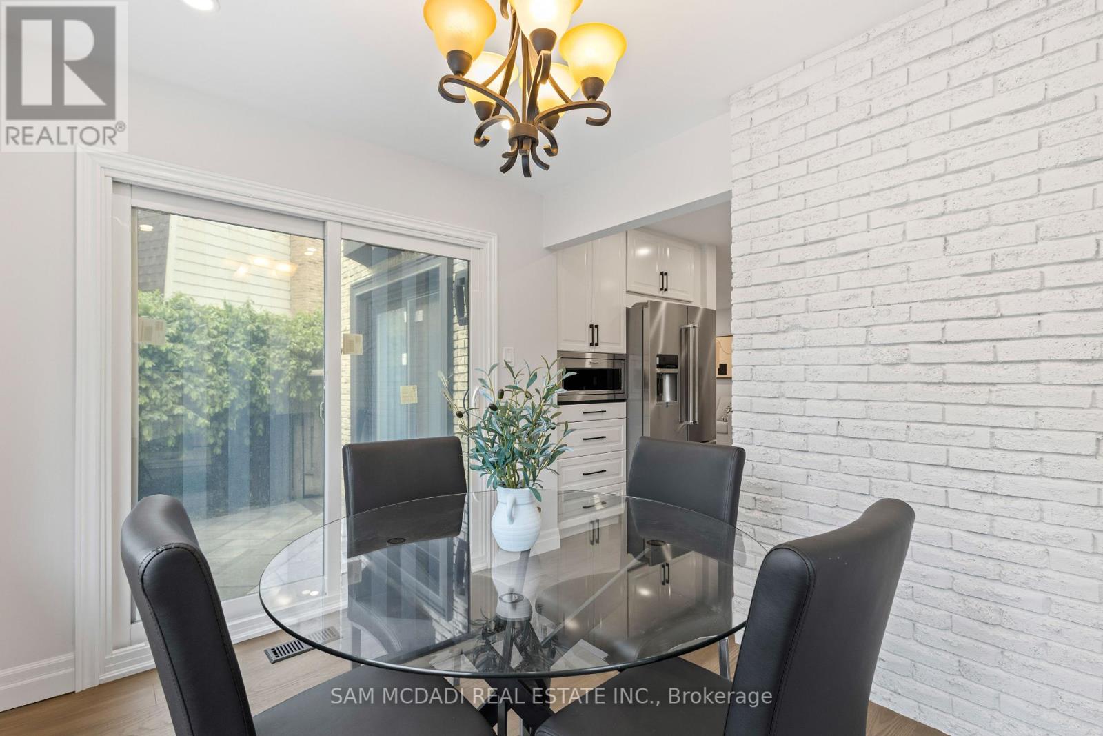Photo 15 of 2535 Robin Drive, Mississauga ON