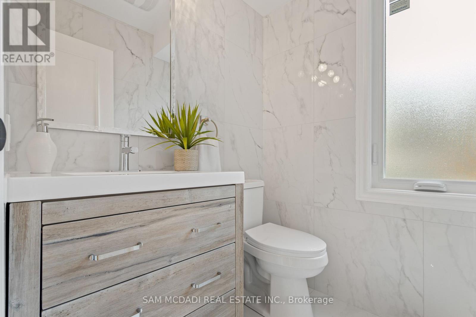 Photo 16 of 2535 Robin Drive, Mississauga ON