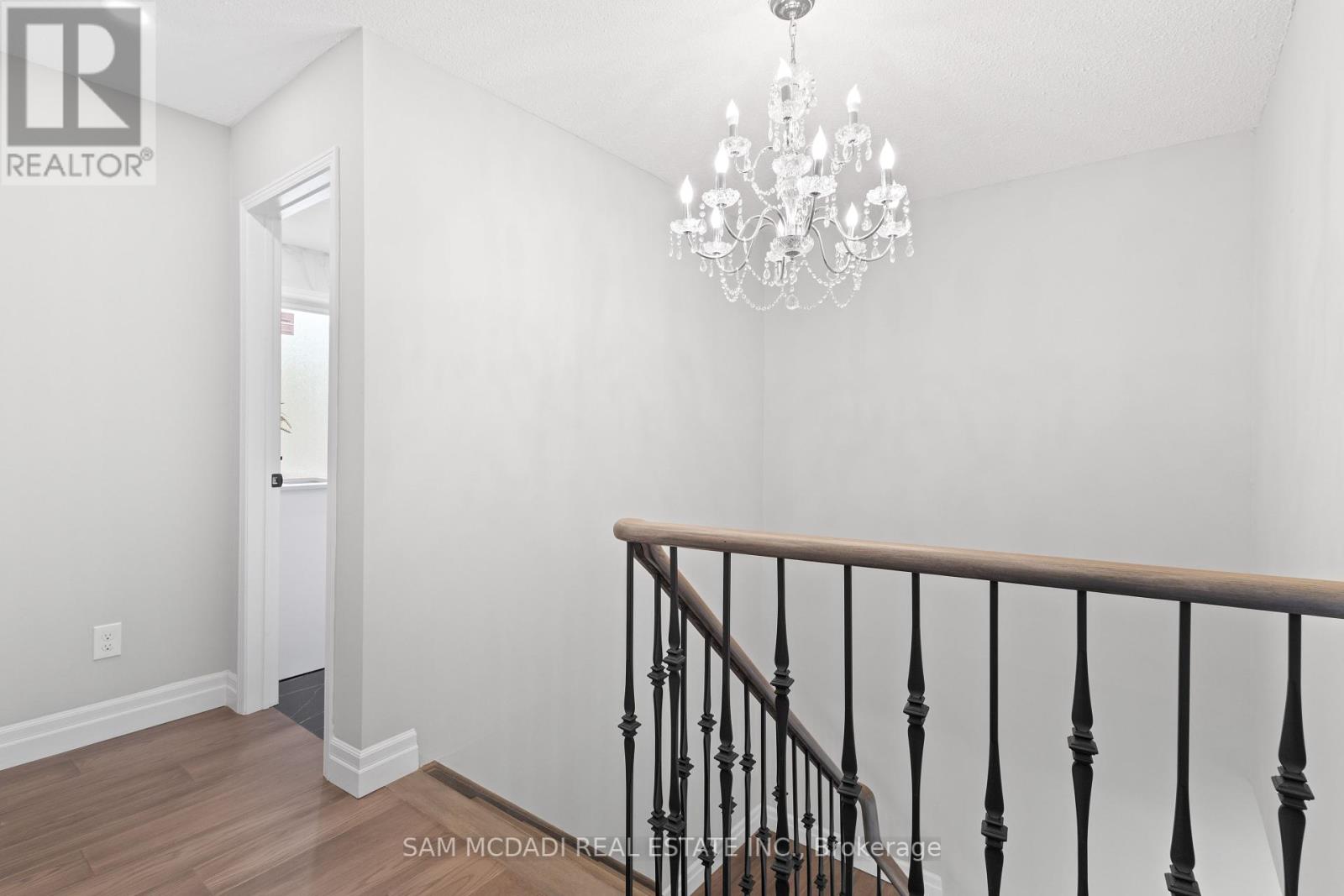 Photo 18 of 2535 Robin Drive, Mississauga ON