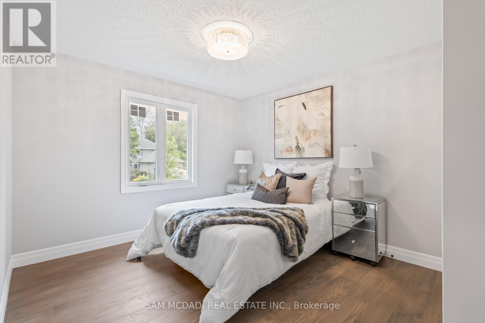 Photo 25 of 2535 Robin Drive, Mississauga ON