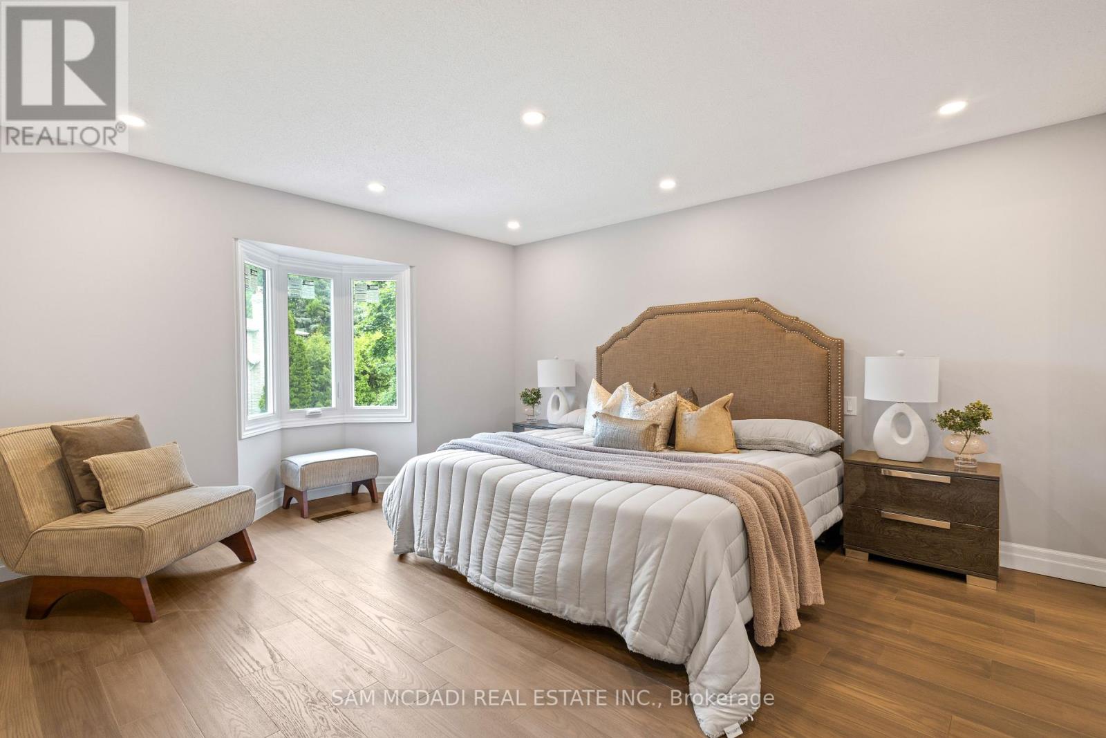 Photo 27 of 2535 Robin Drive, Mississauga ON