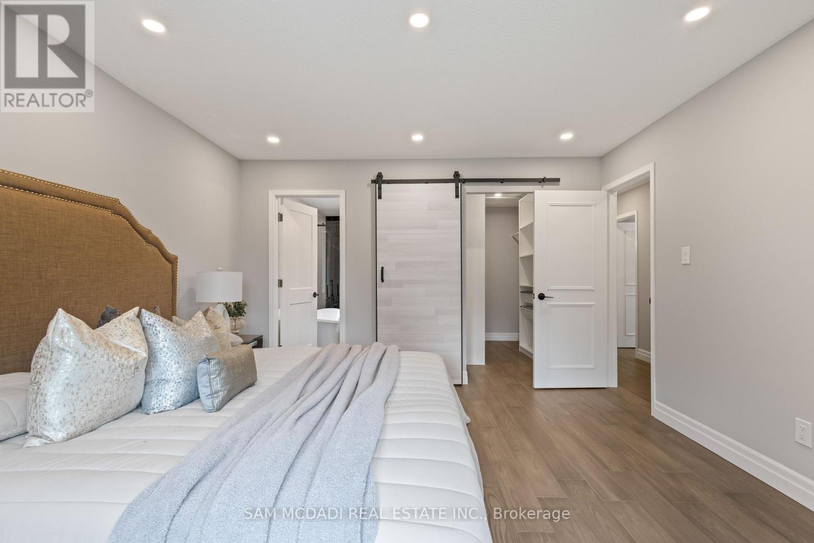 Photo 29 of 2535 Robin Drive, Mississauga ON