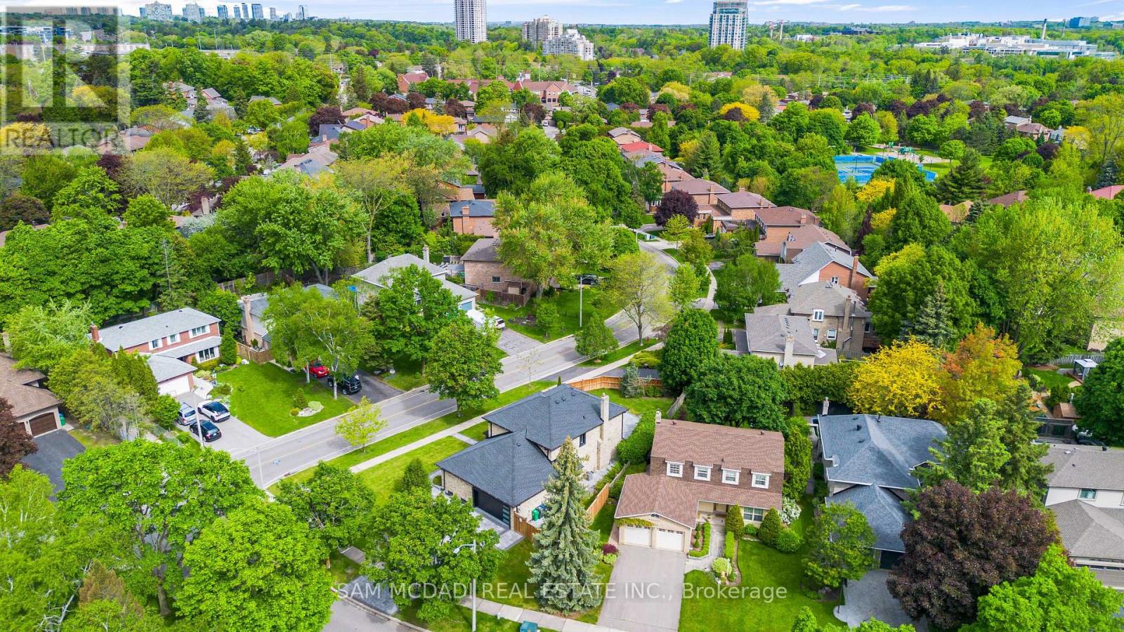 Photo 43 of 2535 Robin Drive, Mississauga ON