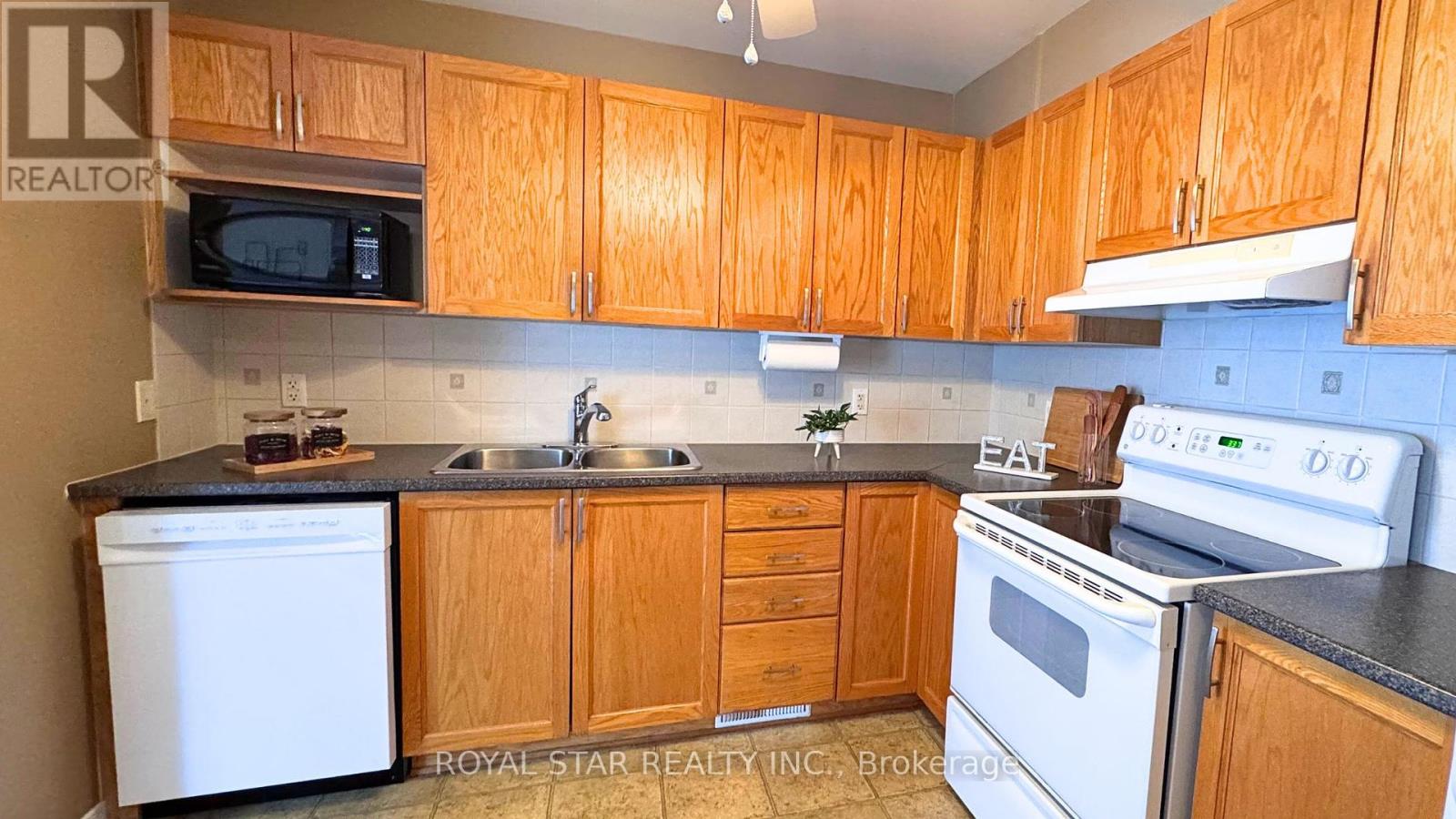 Photo 12 of 204 Catamount Court, Ottawa ON
