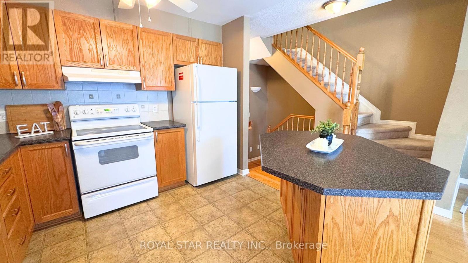 Photo 13 of 204 Catamount Court, Ottawa ON