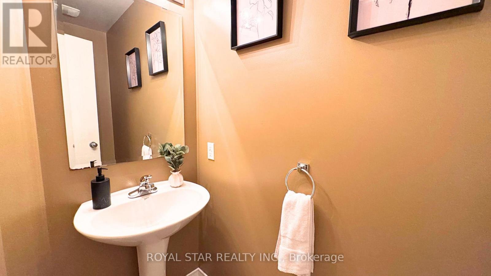Photo 14 of 204 Catamount Court, Ottawa ON