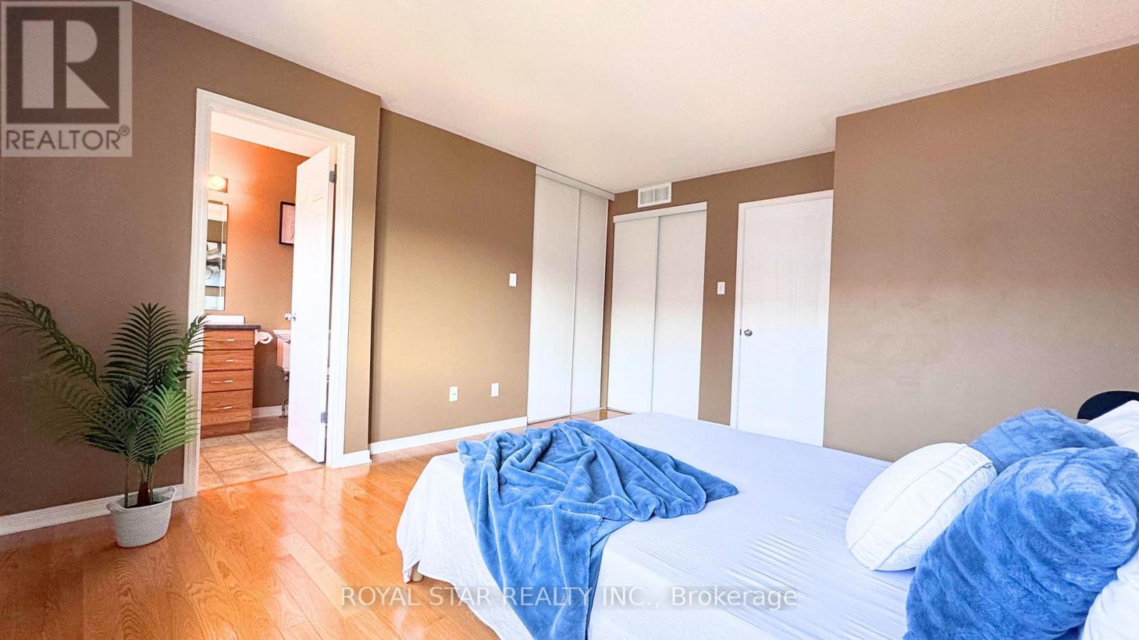 Photo 17 of 204 Catamount Court, Ottawa ON