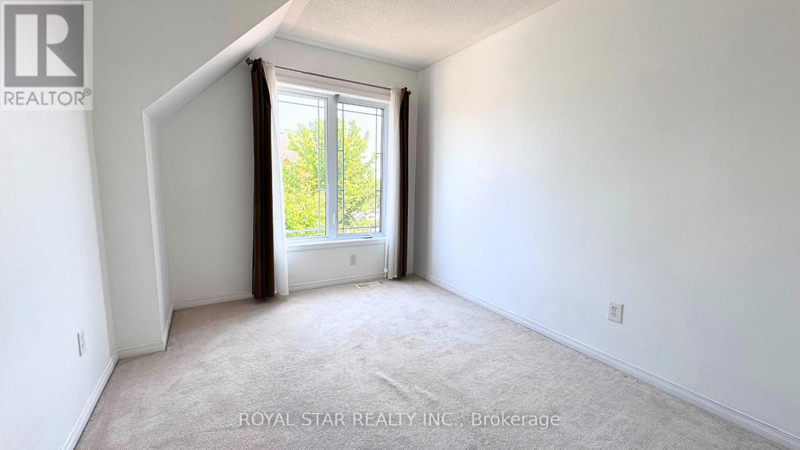 Photo 23 of 204 Catamount Court, Ottawa ON