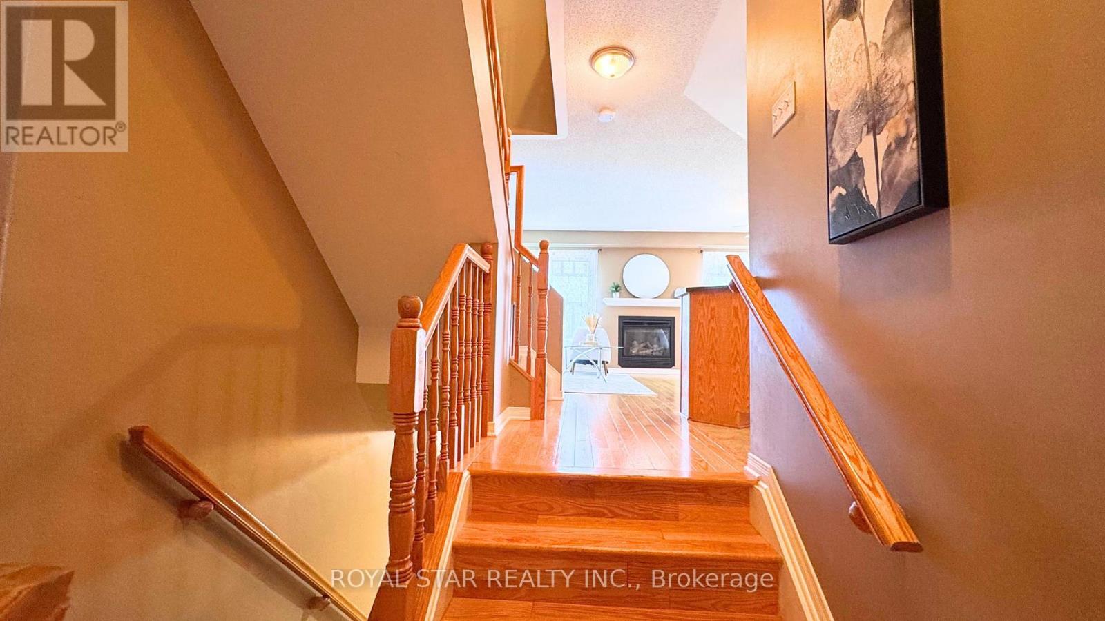 Photo 5 of 204 Catamount Court, Ottawa ON