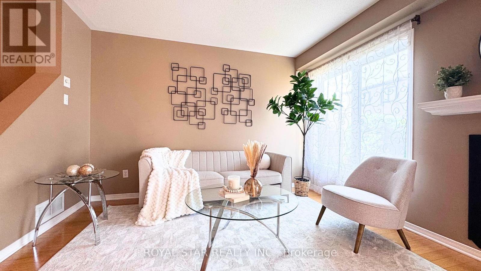 Photo 7 of 204 Catamount Court, Ottawa ON