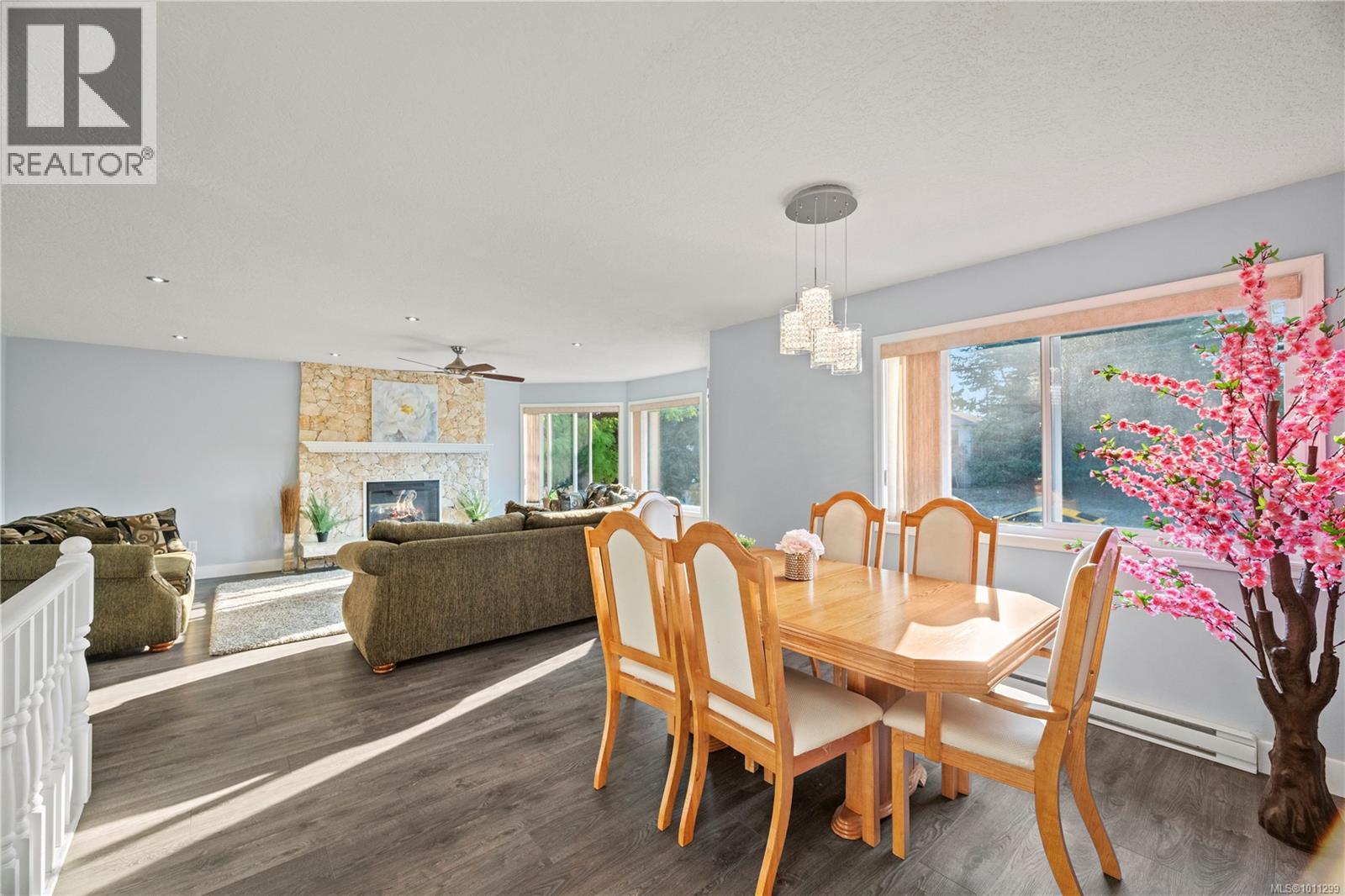 Single Family House Westcoast for Sale in  Viewmont Ave Saanich 
