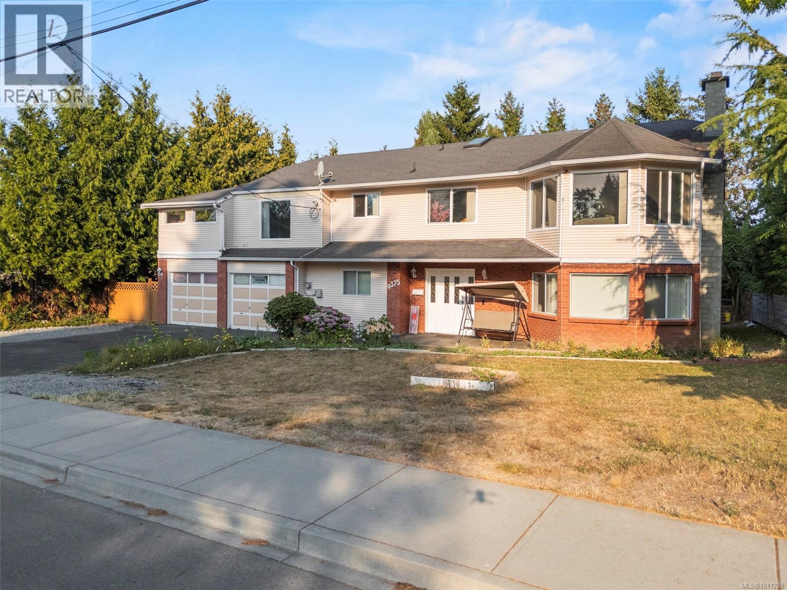 Single Family House Westcoast for Sale in  Viewmont Ave Saanich 