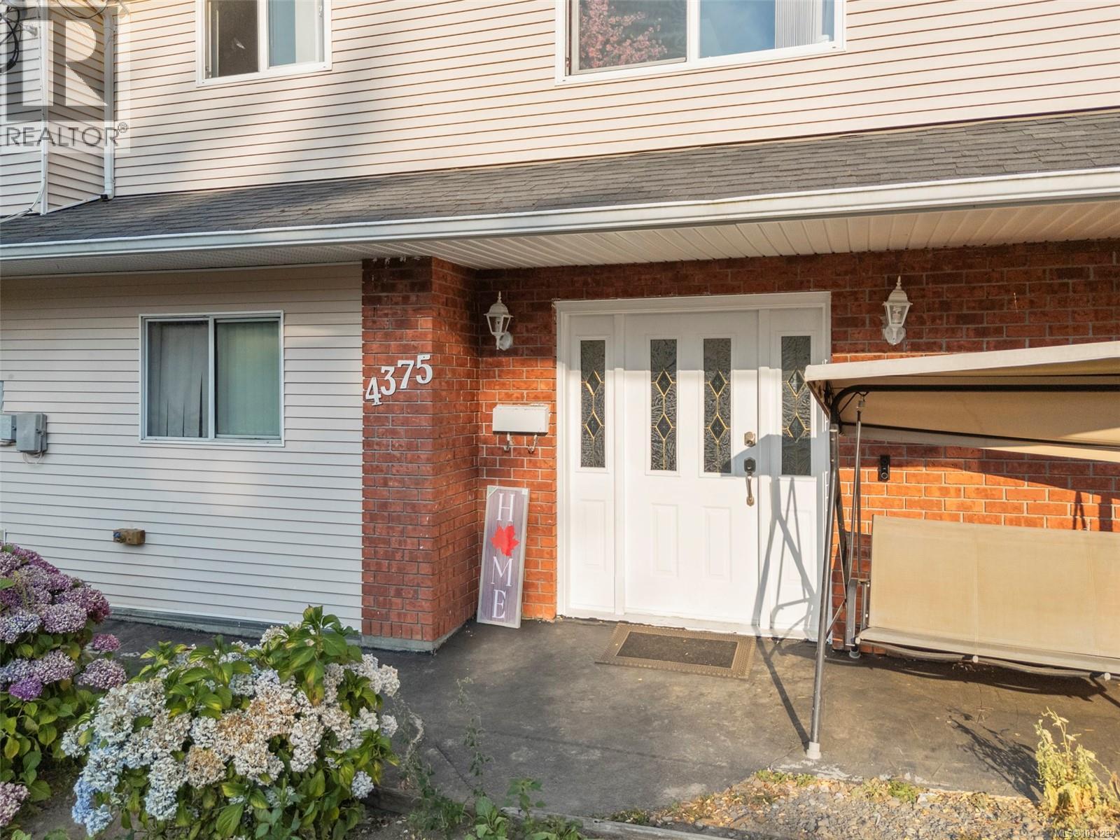 Single Family House Westcoast for Sale in  Viewmont Ave Saanich 