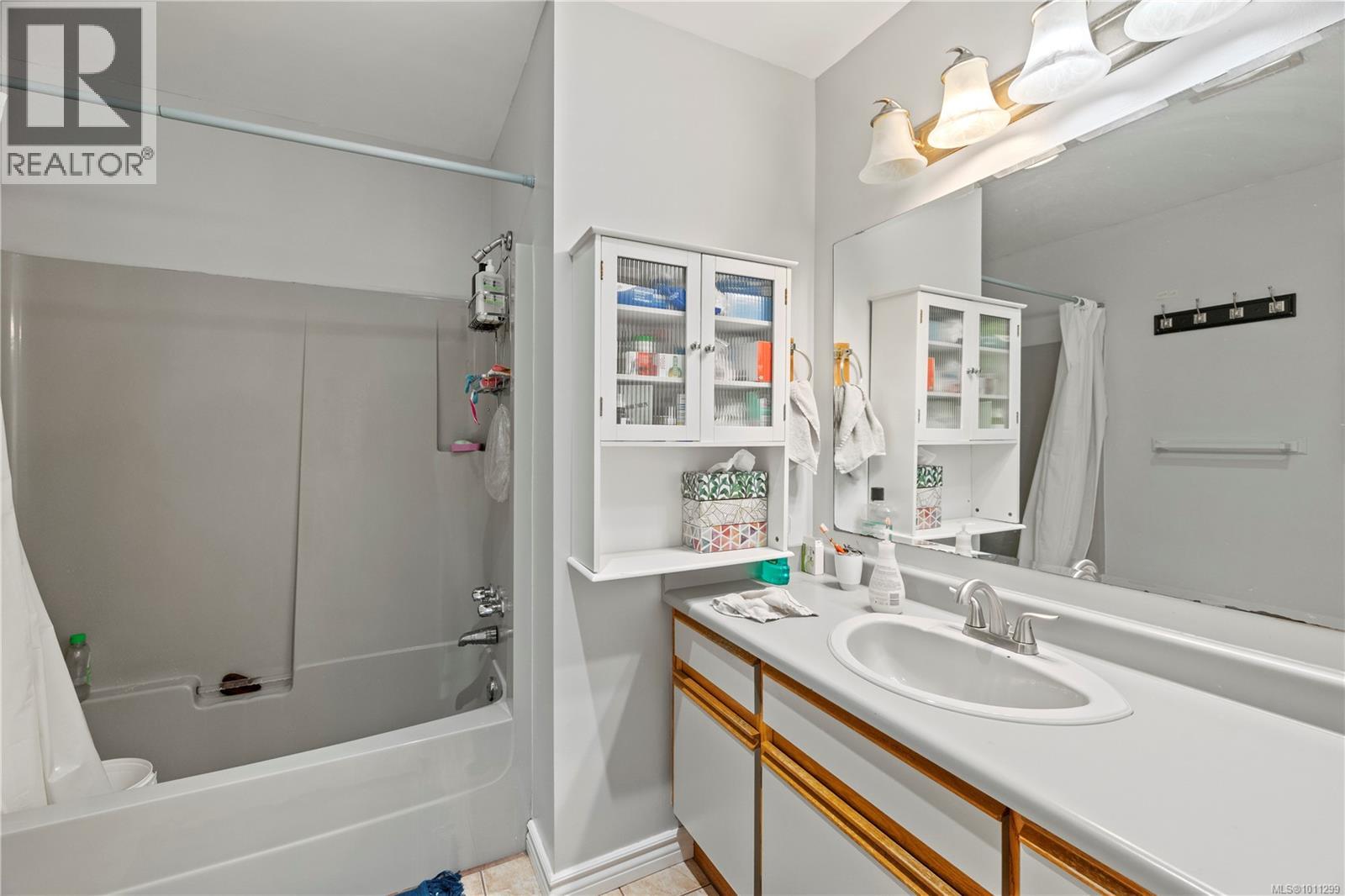 Single Family House Westcoast for Sale in  Viewmont Ave Saanich 