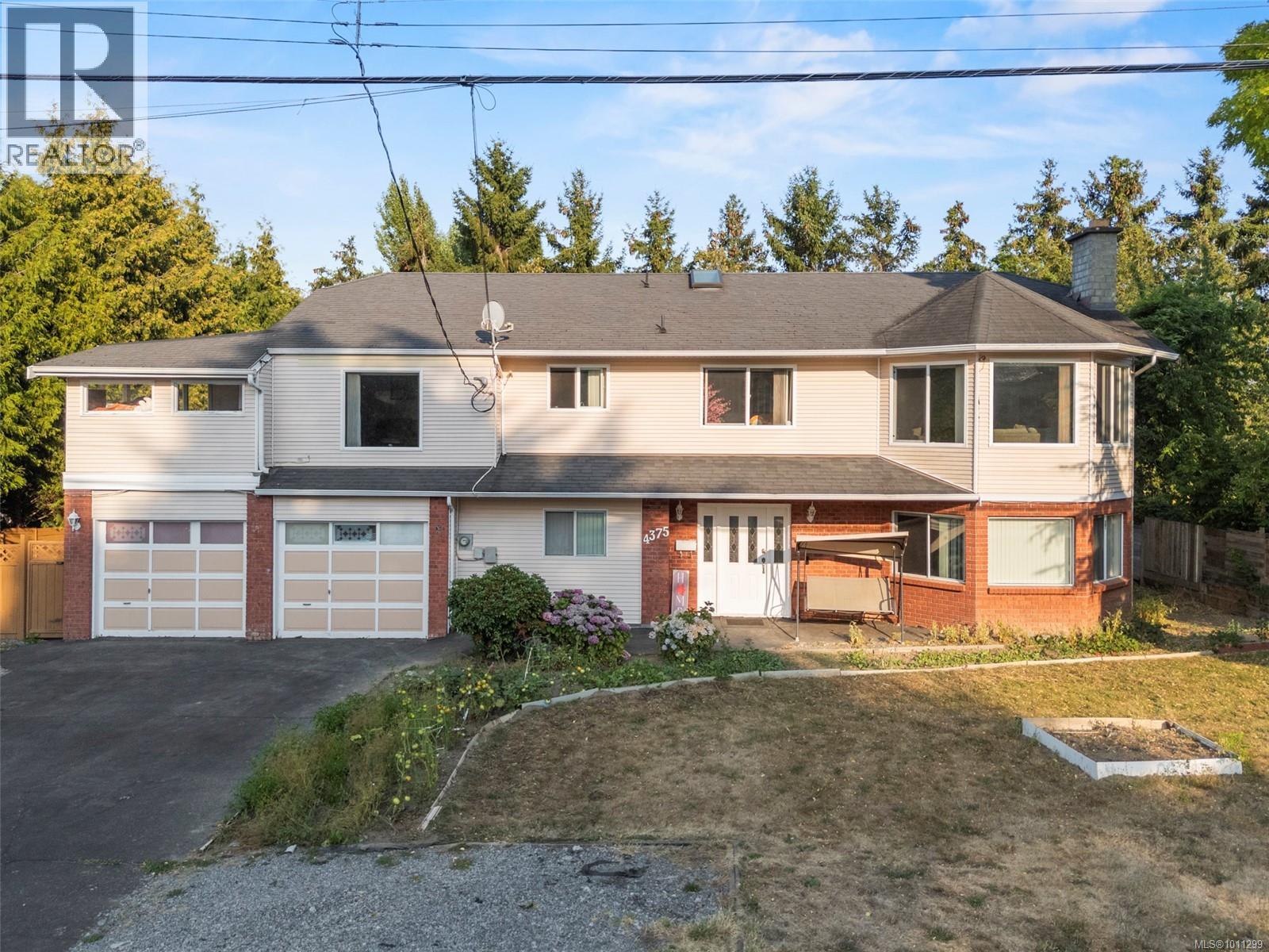 Single Family House Westcoast for Sale in  Viewmont Ave Saanich 