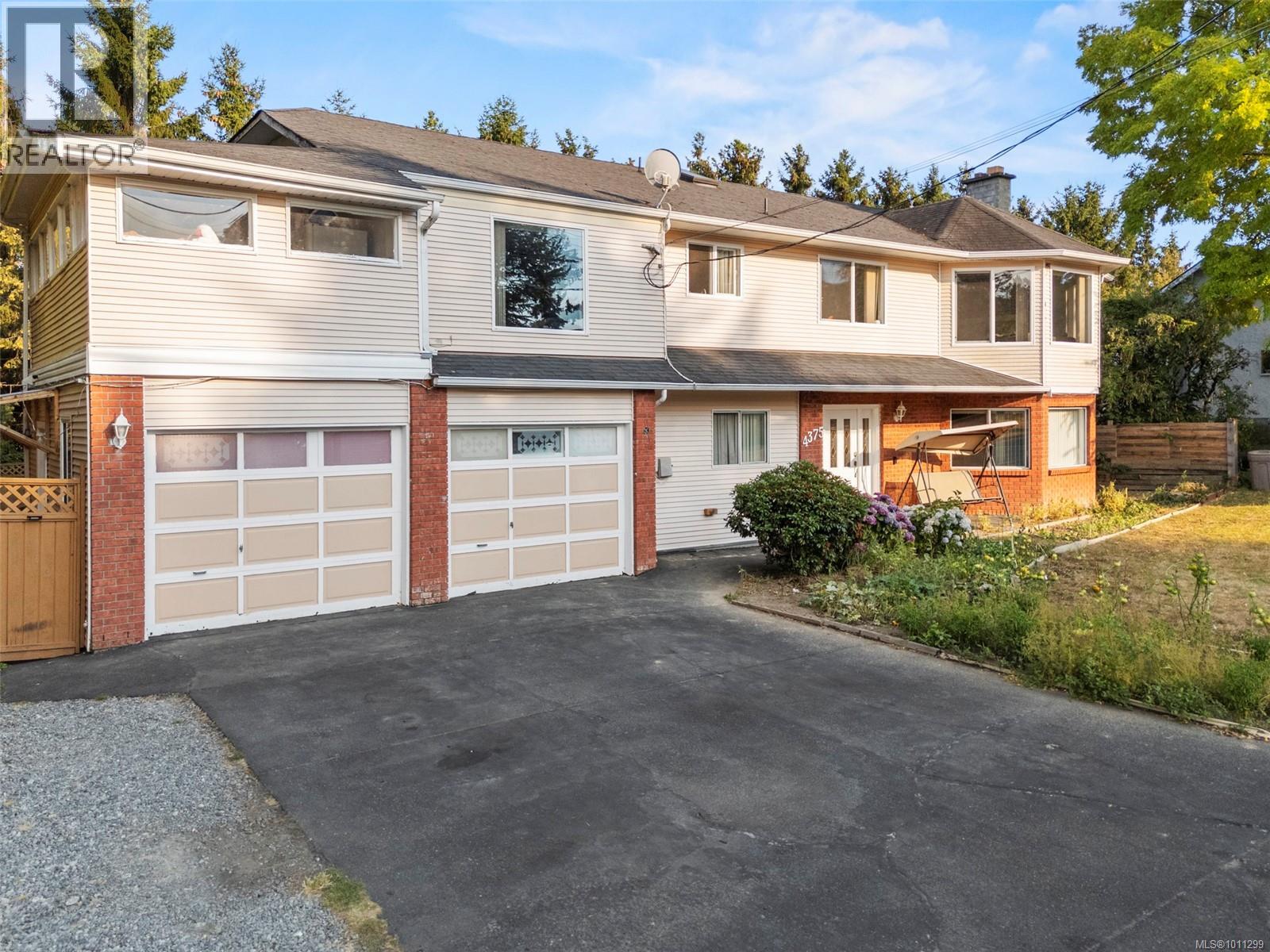 Single Family House Westcoast for Sale in  Viewmont Ave Saanich 