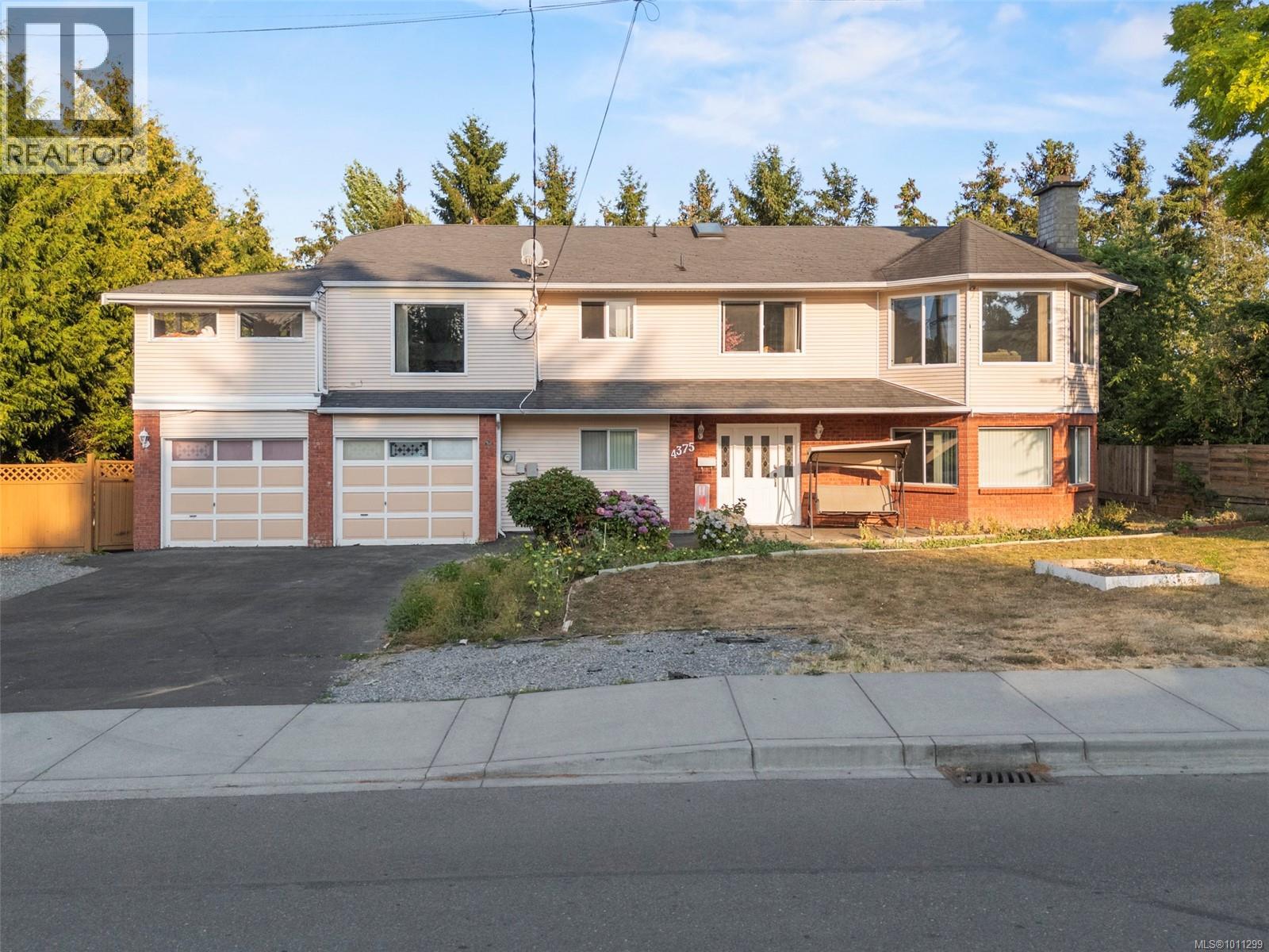 Single Family House Westcoast for Sale in  Viewmont Ave Saanich 