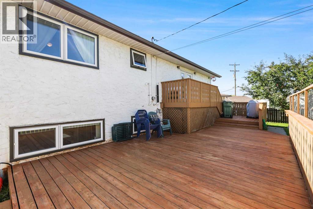 Single Family House Bi-level for Sale in  Penbrooke Way SE Penbrooke Meadows Calgary 