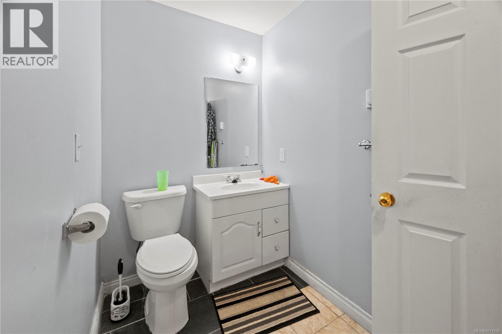 Single Family House Westcoast for Sale in  Viewmont Ave Saanich 