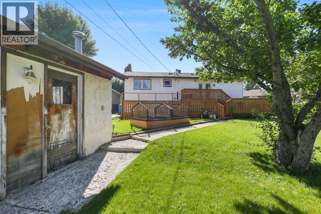 Single Family House Bi-level for Sale in  Penbrooke Way SE Penbrooke Meadows Calgary 