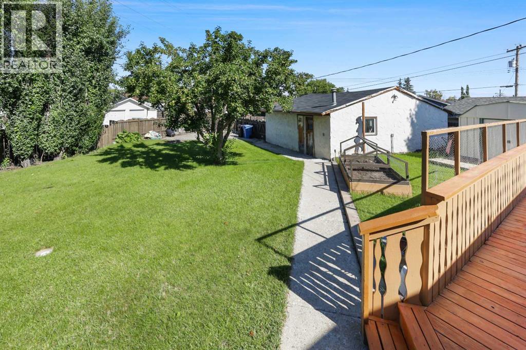 Single Family House Bi-level for Sale in  Penbrooke Way SE Penbrooke Meadows Calgary 
