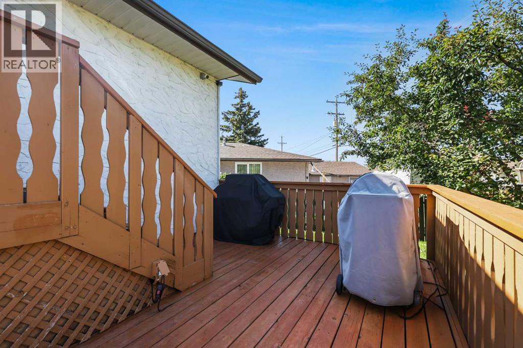 Single Family House Bi-level for Sale in  Penbrooke Way SE Penbrooke Meadows Calgary 