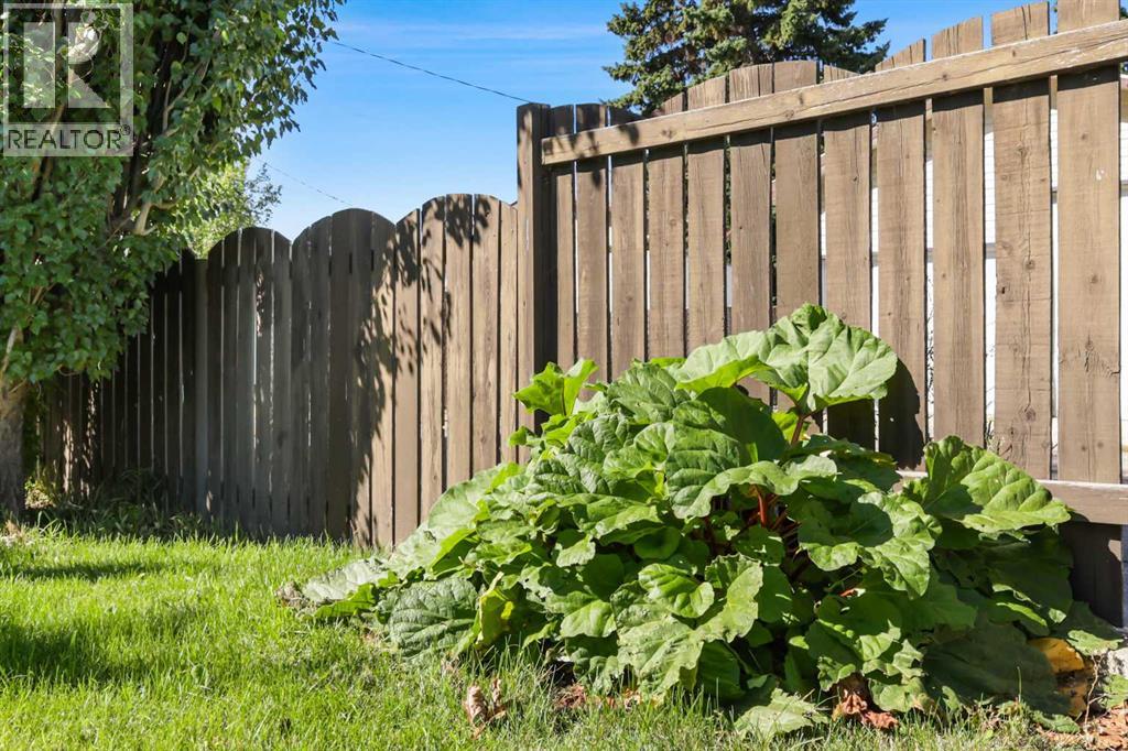 Single Family House Bi-level for Sale in  Penbrooke Way SE Penbrooke Meadows Calgary 