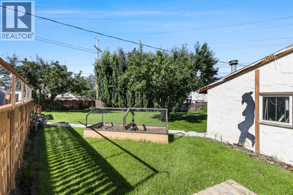 Single Family House Bi-level for Sale in  Penbrooke Way SE Penbrooke Meadows Calgary 