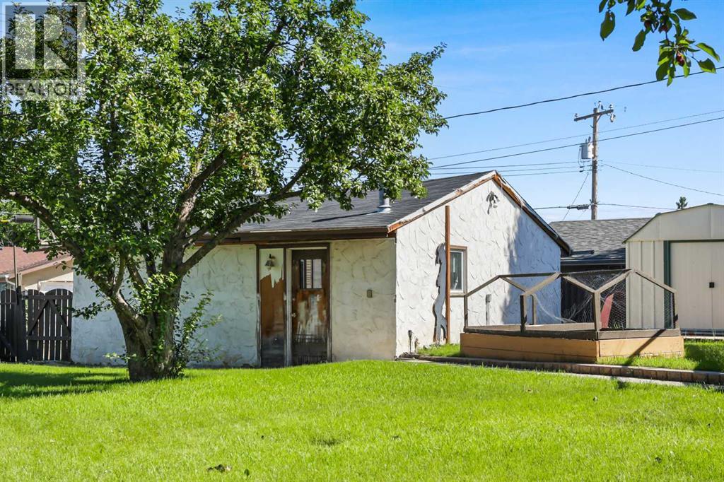 Single Family House Bi-level for Sale in  Penbrooke Way SE Penbrooke Meadows Calgary 
