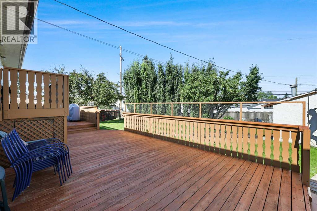 Single Family House Bi-level for Sale in  Penbrooke Way SE Penbrooke Meadows Calgary 