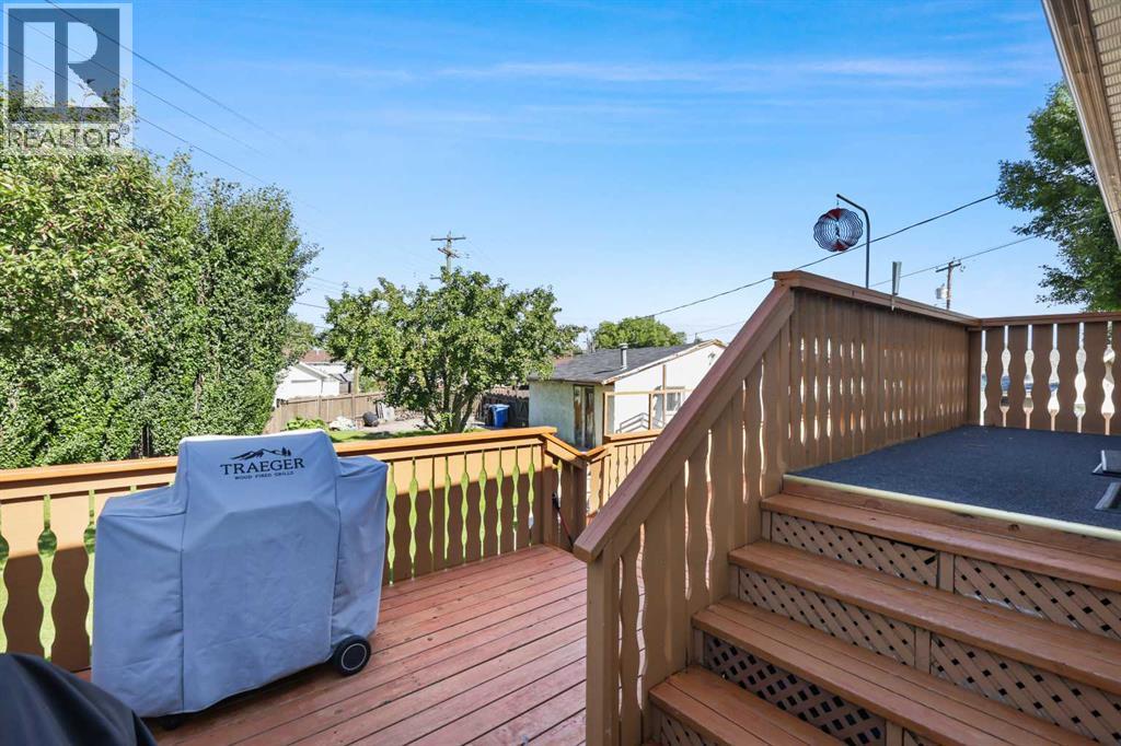 Single Family House Bi-level for Sale in  Penbrooke Way SE Penbrooke Meadows Calgary 