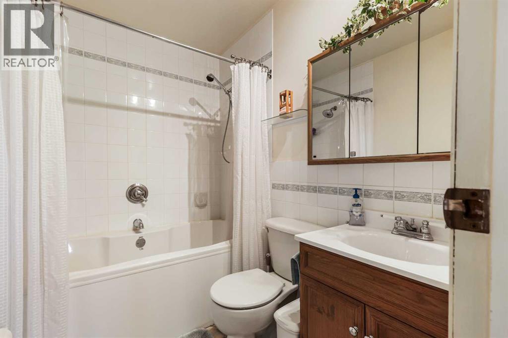 Single Family House Bi-level for Sale in  Penbrooke Way SE Penbrooke Meadows Calgary 