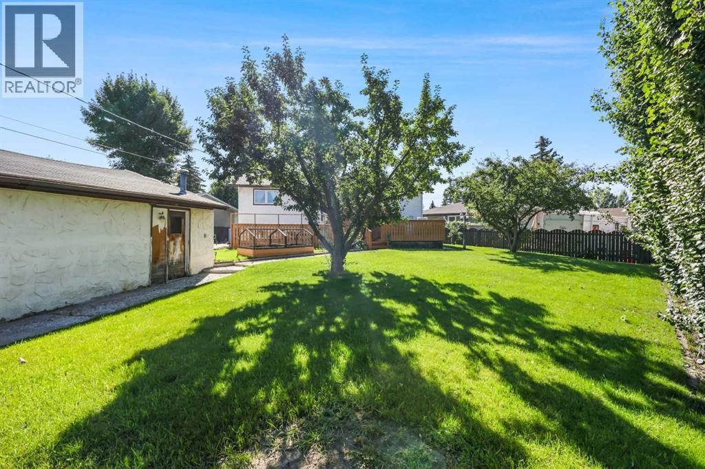 Single Family House Bi-level for Sale in  Penbrooke Way SE Penbrooke Meadows Calgary 